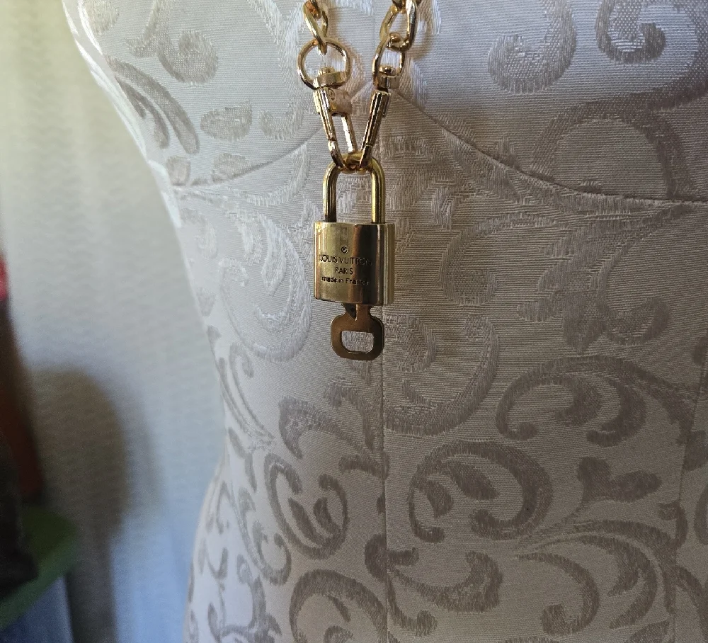 Full Inclusion Louis Vuitton Lock And Key #307 On Unbranded Gold Chain. - Picture 3 of 4